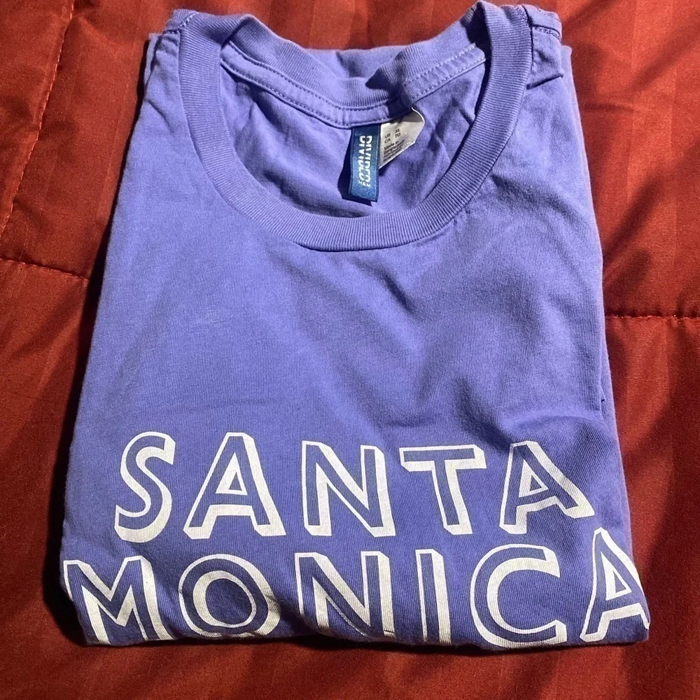 Casual T-shirt. - Picture 2 of 4